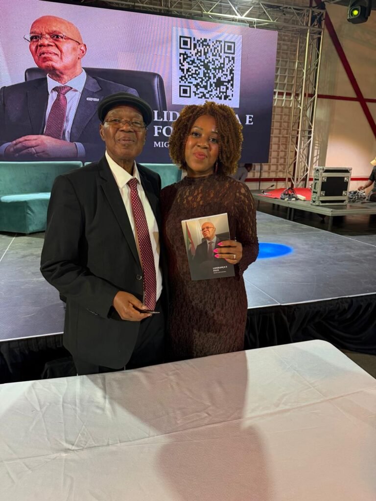 Momento de autografia — lançamento de Liderança e Foco