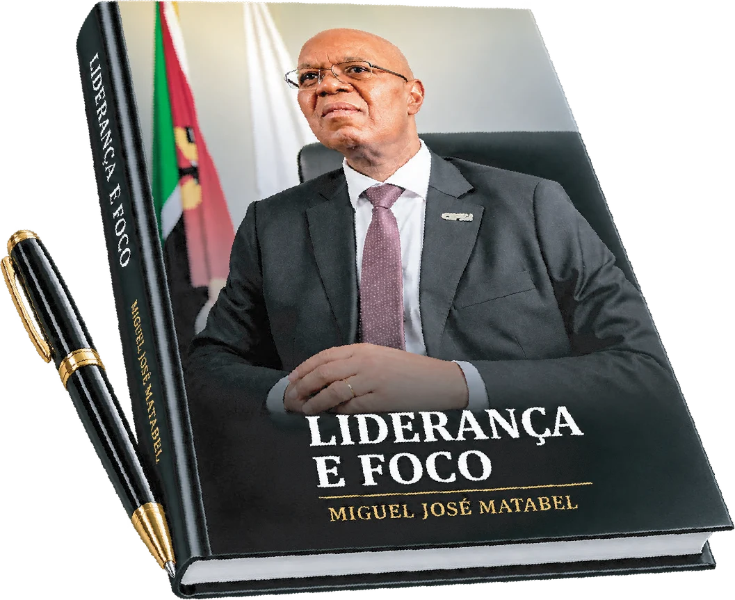 Livro Liderança e Foco com caneta
